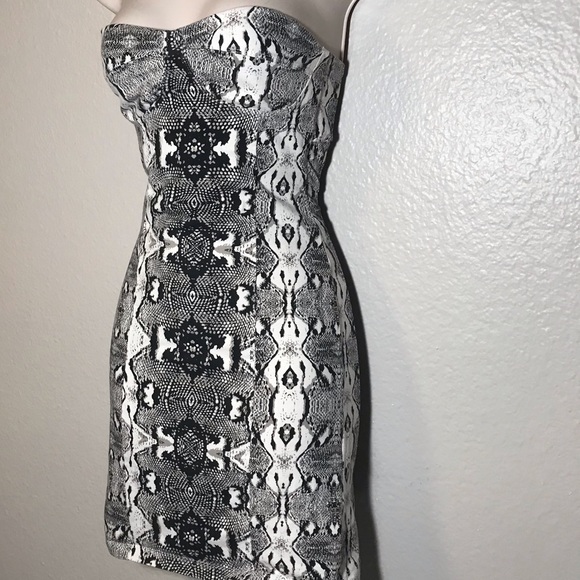 Loverbird Snakeskin open back bodycon dress - Picture 3 of 7